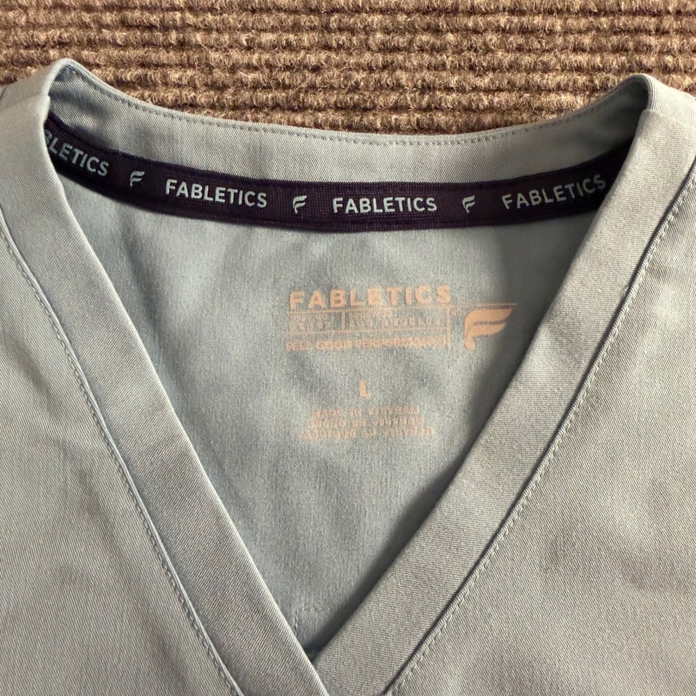 Fabletics Womens Light Blue V-Neck Scrub Top One Pocket and pants set like new - Picture 4 of 16